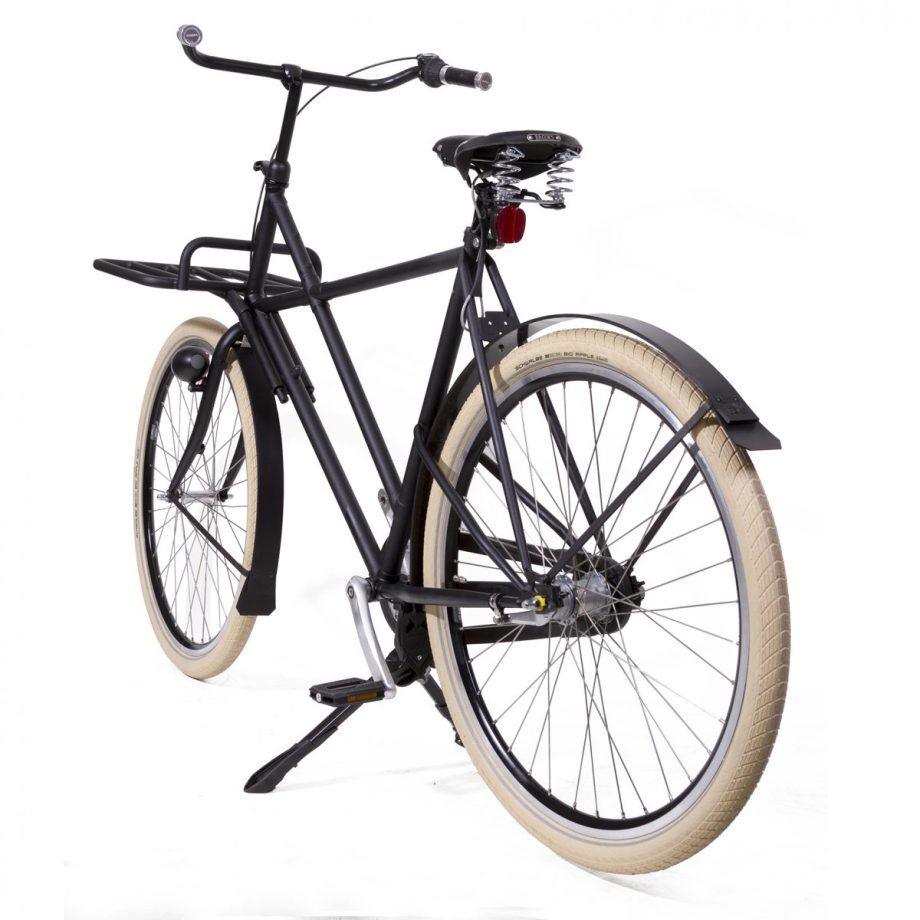 Oski Bike based on a Azor cross frame with Rain-bow Fenders